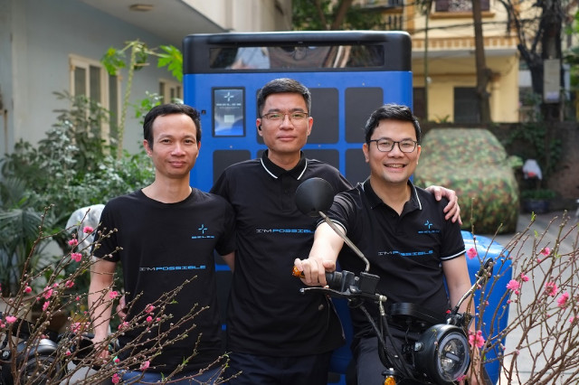 Đội ngũ sáng lập của Selex Motors từ trái qua phải Nguyễn Đình Quảng, Nguyễn Trọng Hải và Nguyễn Hữu